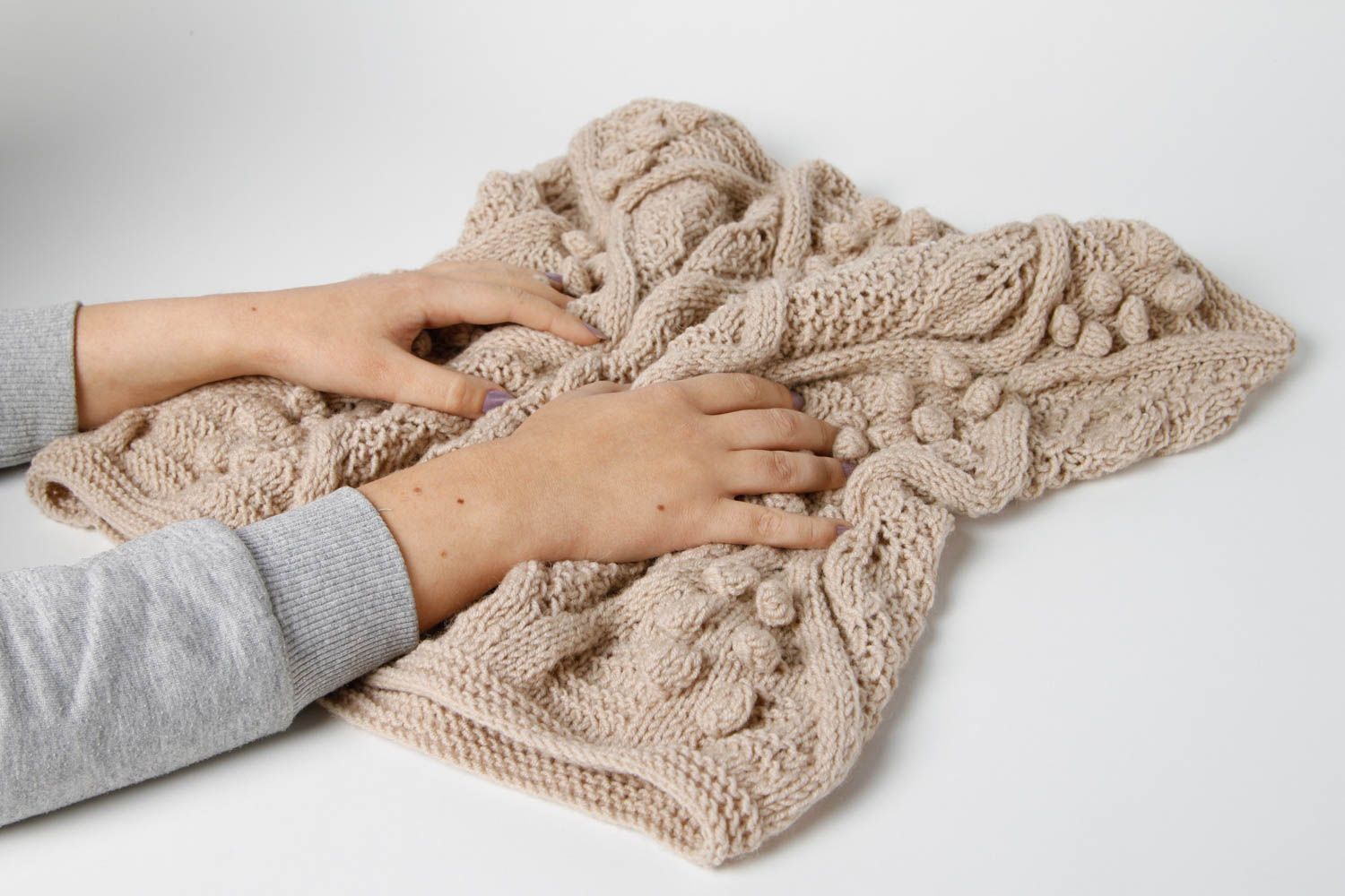 Beige Damen Schlauchschal handmade Winter Accessoires Schal aus Wolle stilvoll foto 3