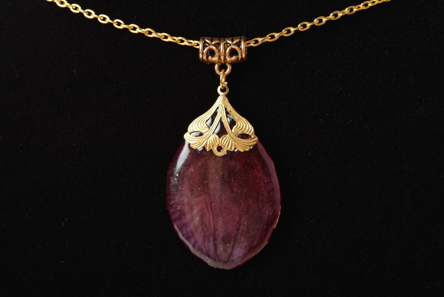 Beautiful handmade designer neck pendant with dried flowers and epoxy coating photo 5