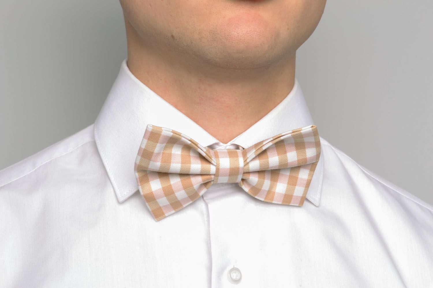 Bow tie with large checkered pattern photo 1