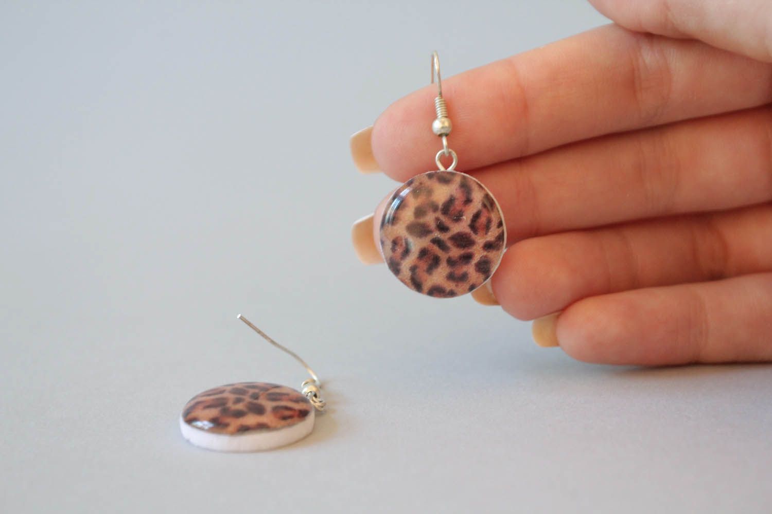 Earrings with leopard print photo 5