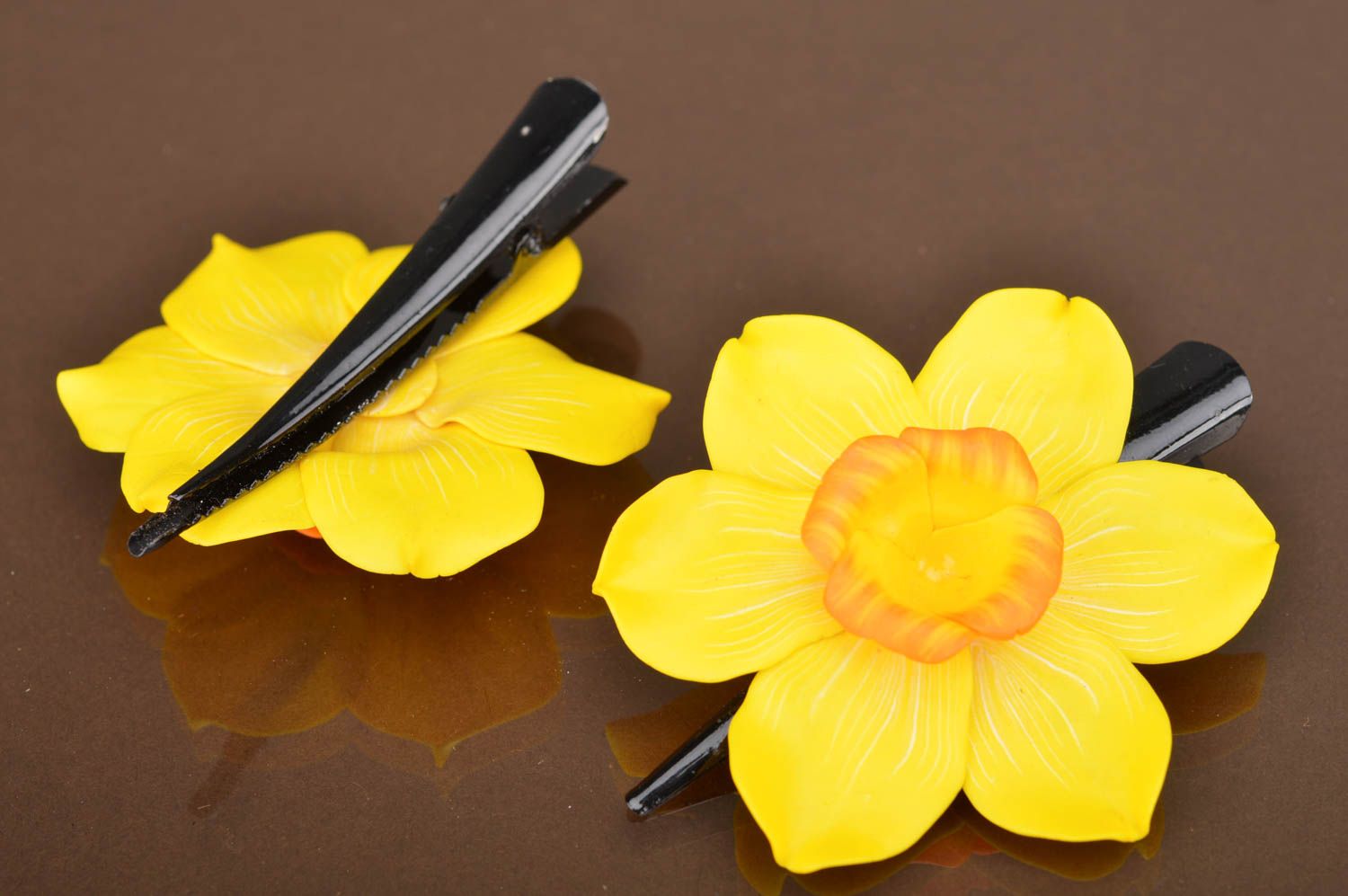 Set of 2 handmade designer metal hair clips with polymer clay narcissus flowers photo 5