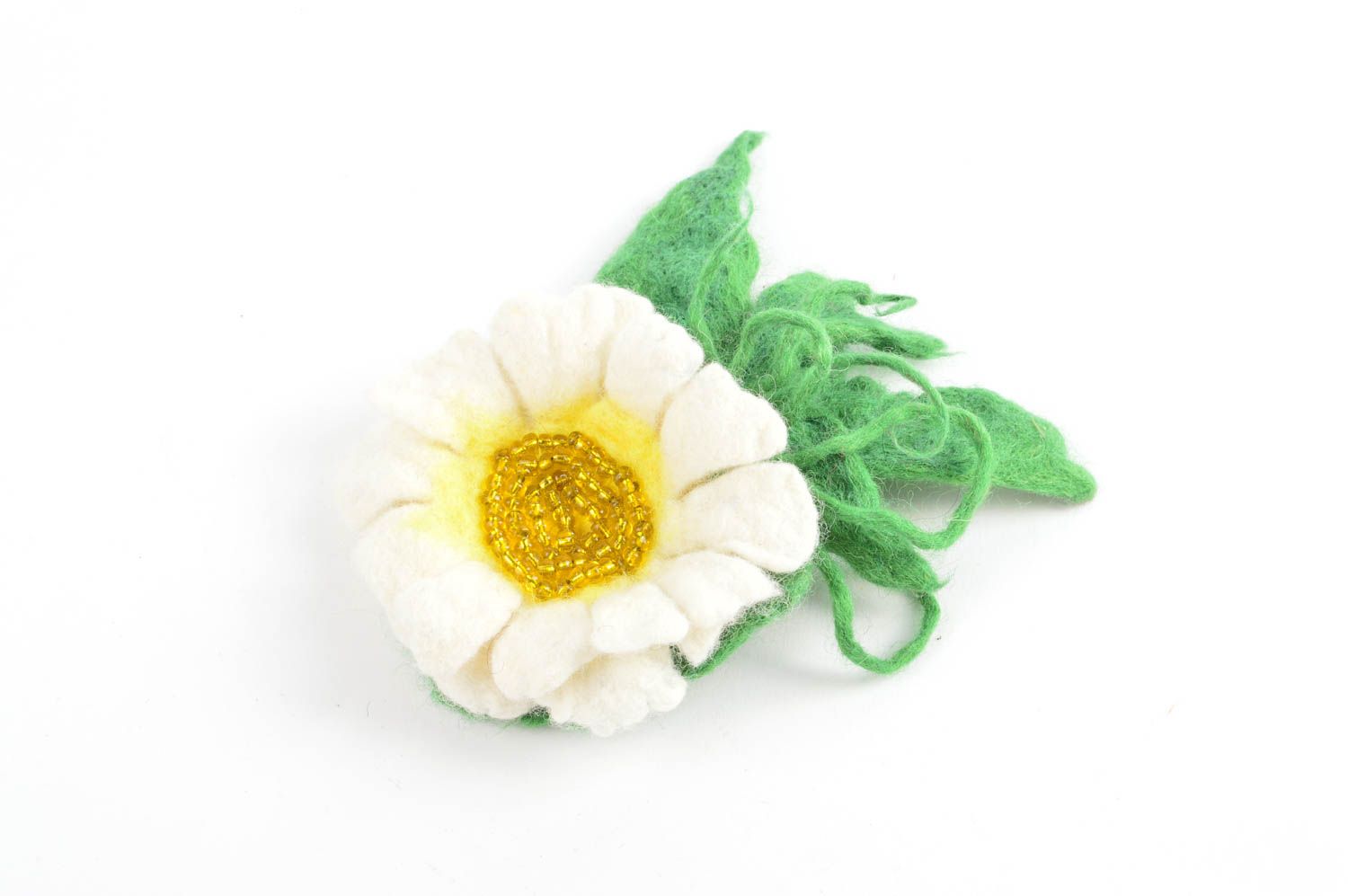 Broche fleur marguerite Bijou fait main Accessoire femme laine feutrée photo 1