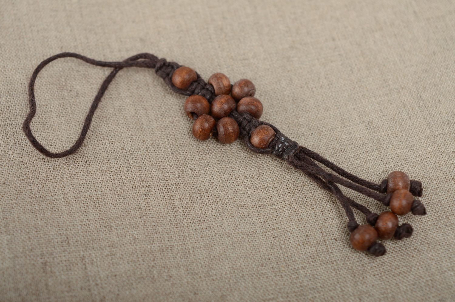Porte-clés en macramé avec perles en bois marron original fait main pour femme photo 2