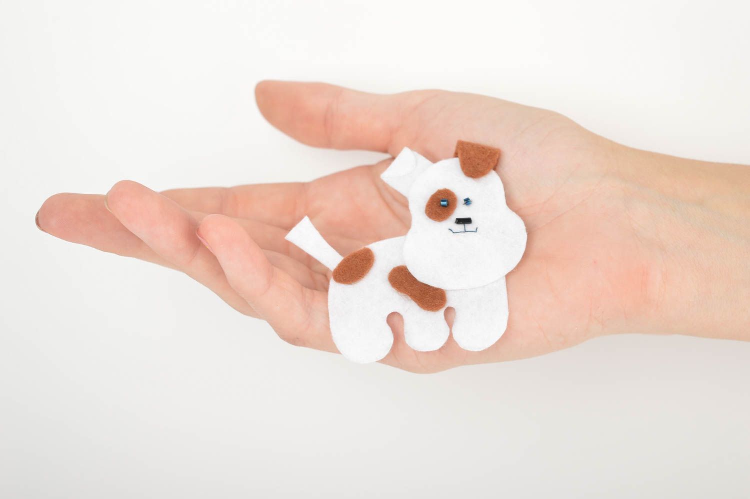 Broche chien blanc brun fait main Bijou fantaisie feutre Accessoire femme enfant photo 5