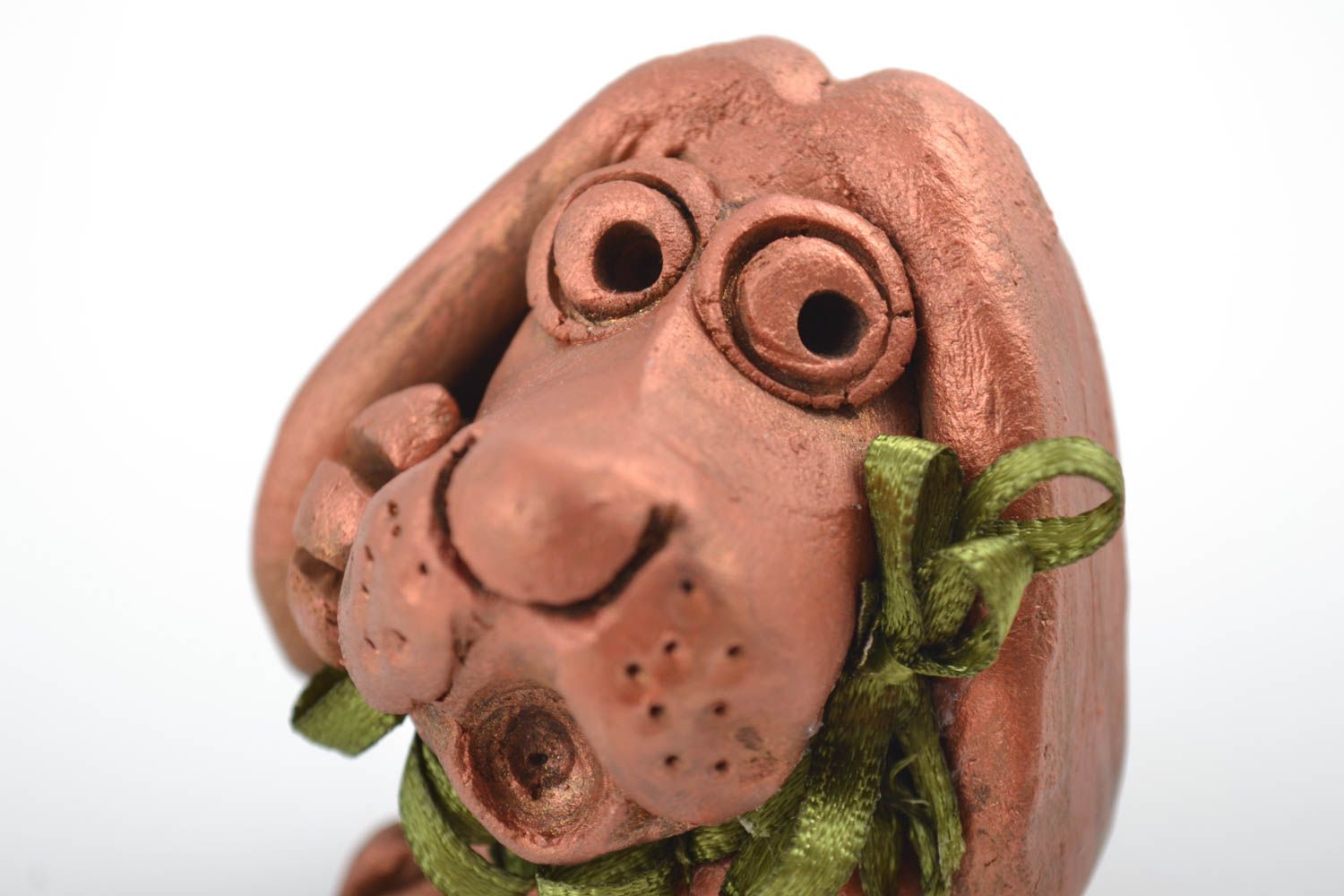 Глиняная статуэтка ручной работы расписанная красками в виде собаки оригинальная фото 4