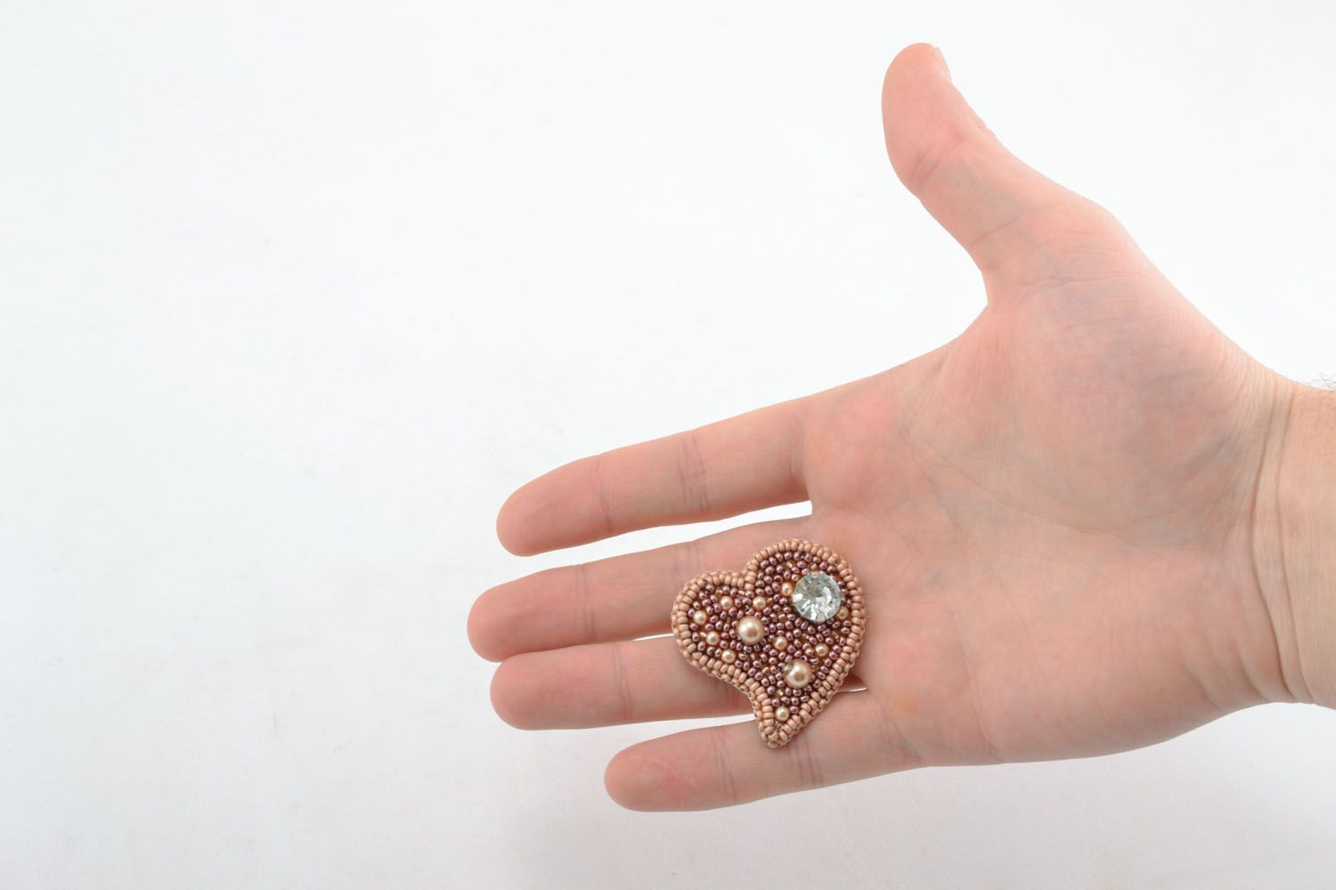 Heart-shaped beaded brooch photo 4