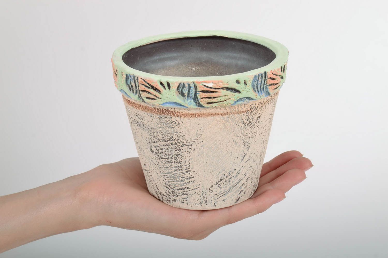 Vaso de cerâmica para flores feito à mão foto 5