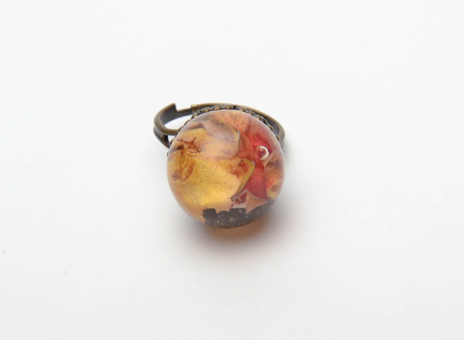 Перстень с натуральными цветами в эпоксидной смоле фото 5