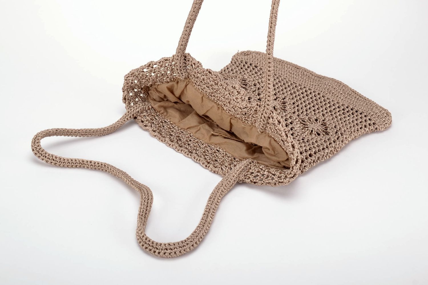 Handmade gehäkelte Tasche aus Viskoseschnur  foto 5