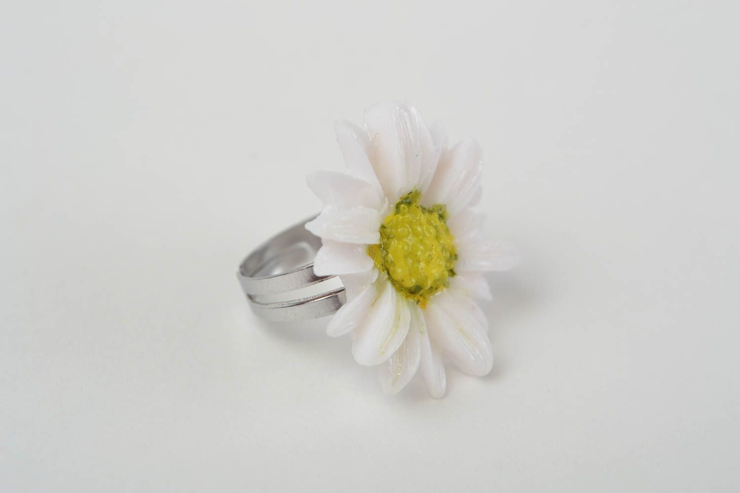 Handmade women's floral polymer clay jewelry ring with metal basis Chamomile photo 3