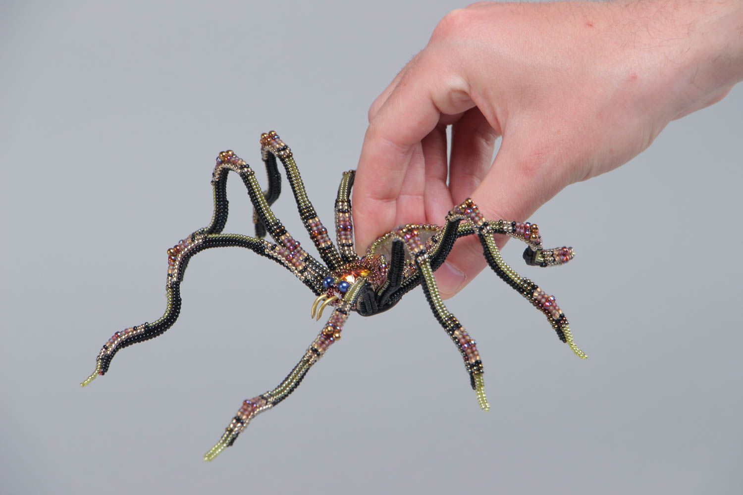 Статуэтка на стол паук из бисера плетеная вручную с камнем лабрадоритом фото 5