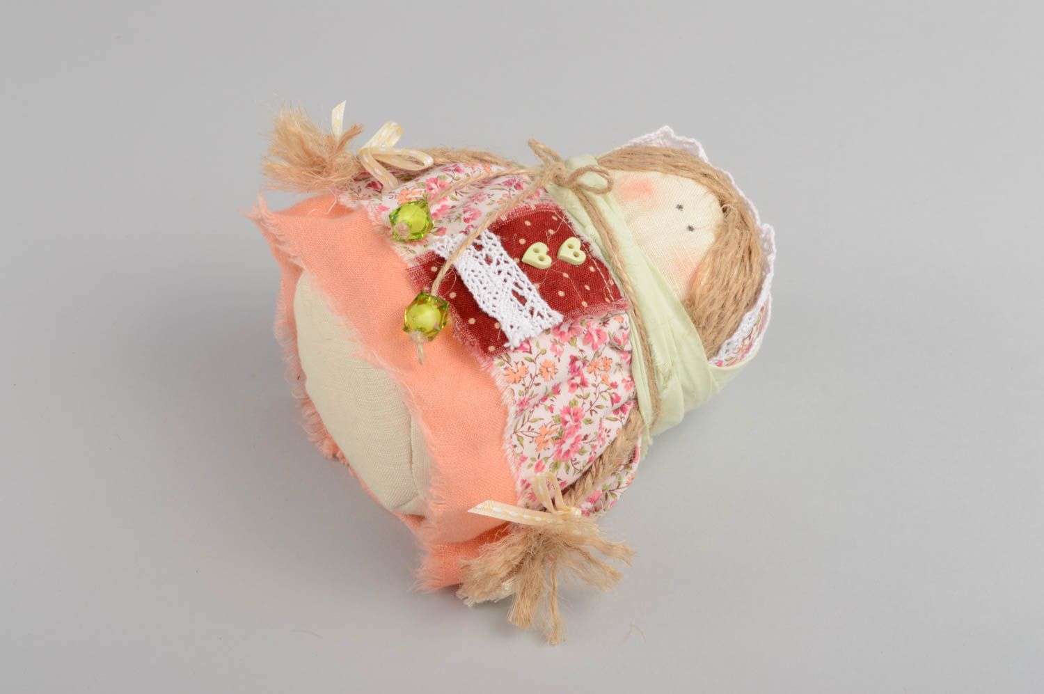 Künstlerische schöne grelle kleine Ethno Puppe aus Textil für Interieur handmade foto 4