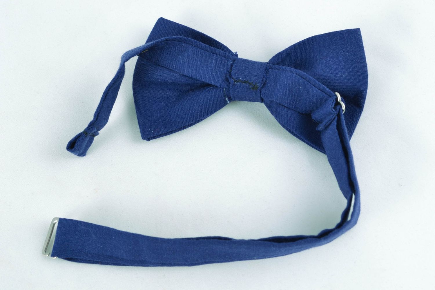 Текстильный галстук-бабочка темно-синий фото 5