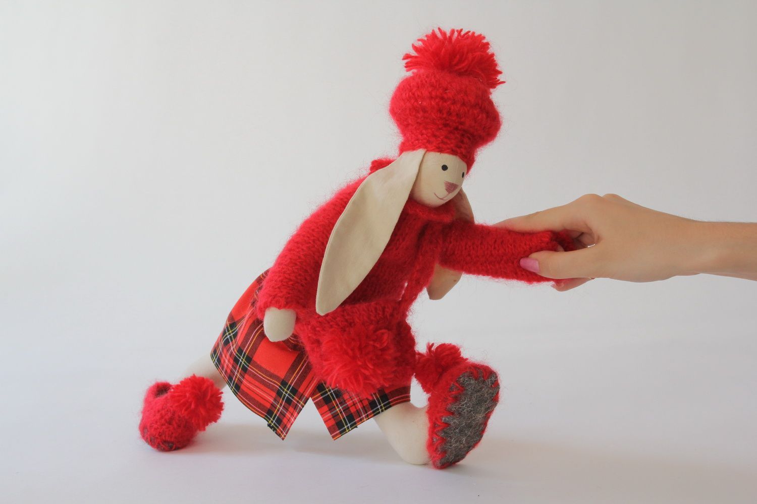 Jouet-lapin en vêtement écossais photo 4