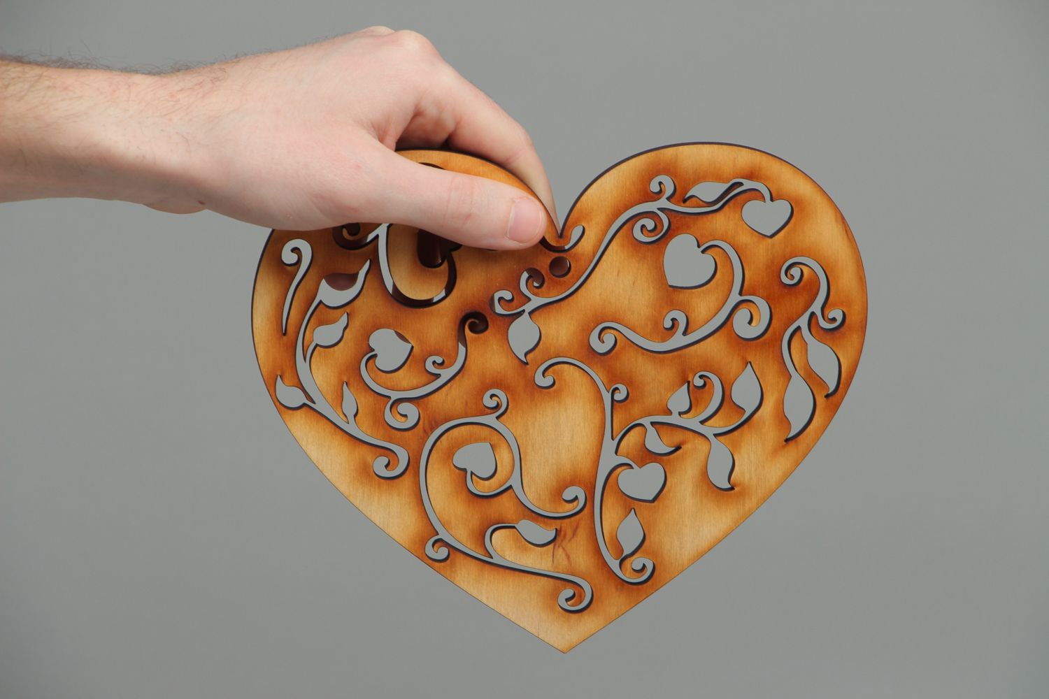 Semilavorato fatto a mano materiale da dipingere a forma di cuore traforato foto 4