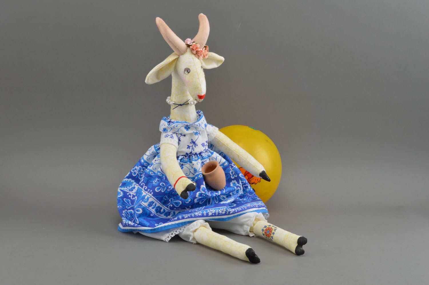 Красивая мягкая игрушка коза текстильная из ситца для детей и декора хенд мейд фото 1