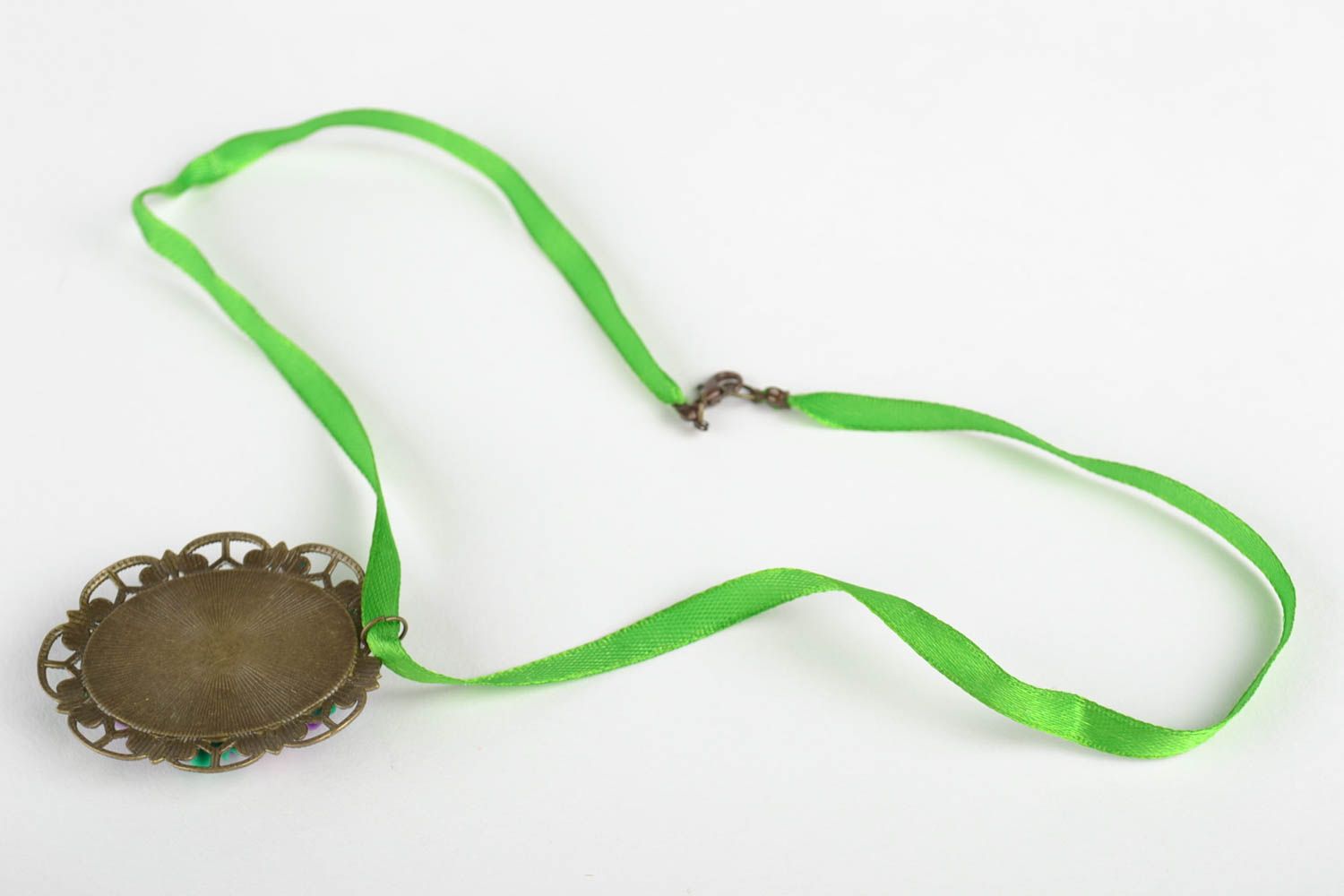 Подвеска на шею на атласном шнурке ручной работы с цветами стильная для девушек фото 2