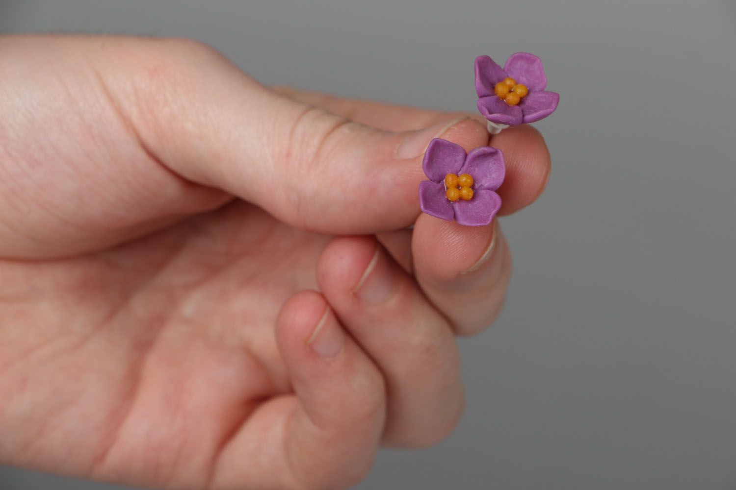 Boucles d'oreilles clous fleurs de lilas photo 3