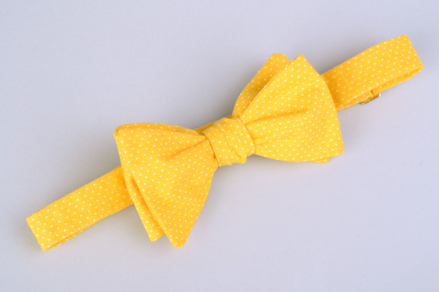 Handmade stylish bright bow tie sewn of yellow polka dot American cotton unisex photo 3