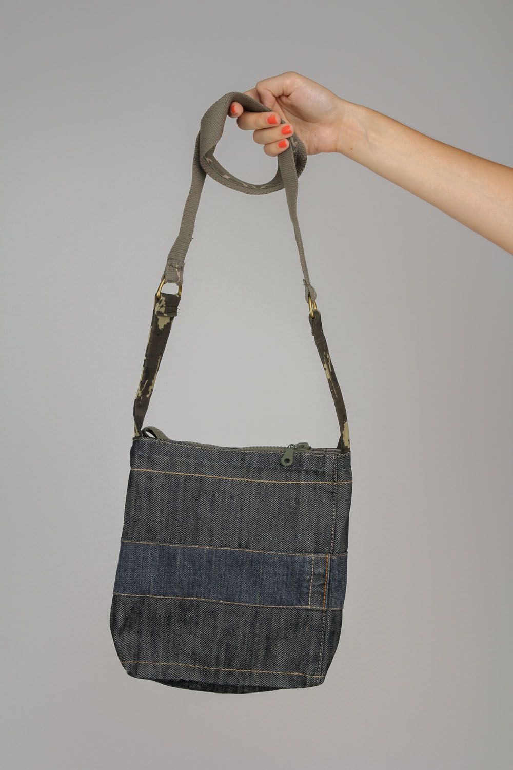 Borsa piccola di jeans fatta a mano borsetta interessante colore di camuffamento foto 3