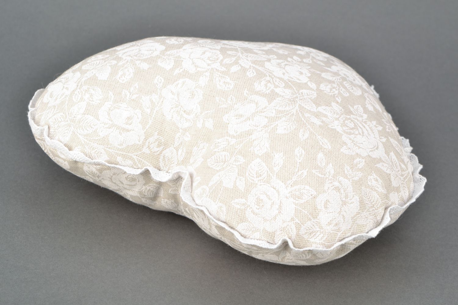 Heart-shaped decorative pillow made of fabric and lace White Rose photo 4