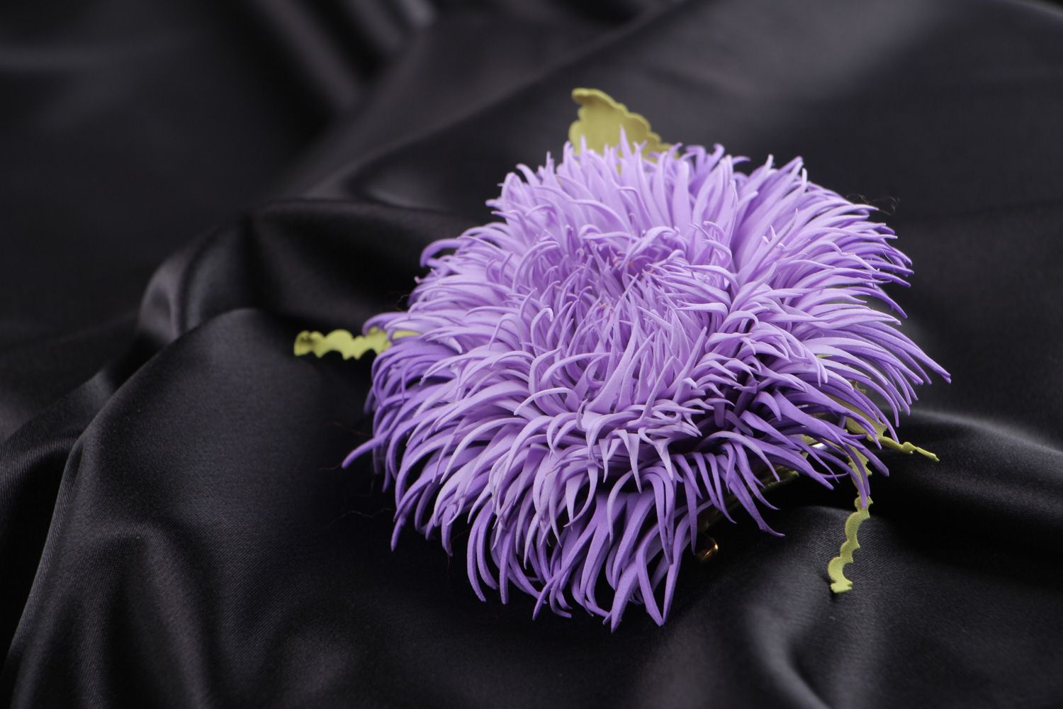 Брошь-заколка из пластичной замши ручной работы объемная фиолетовый цветок фото 1