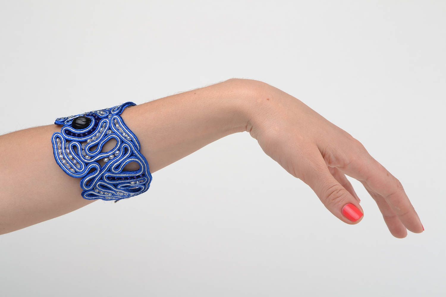Handgemachtes Designer Soutache Armband aus Textil mit Glasperlen für Damen foto 1