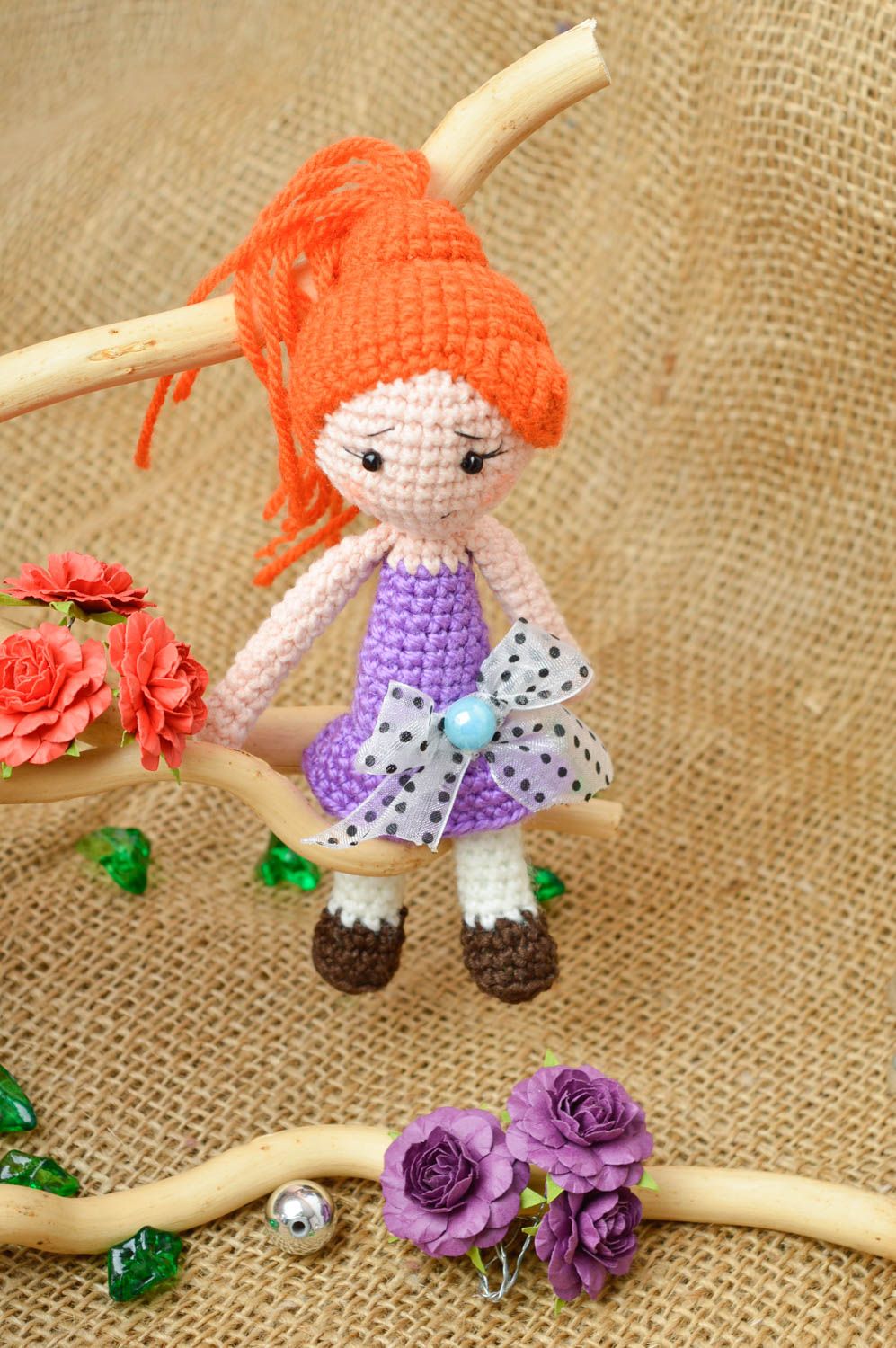 Мягкая игрушка кукла ручной работы рыжая девочка кукла крючком в лиловом платье фото 1