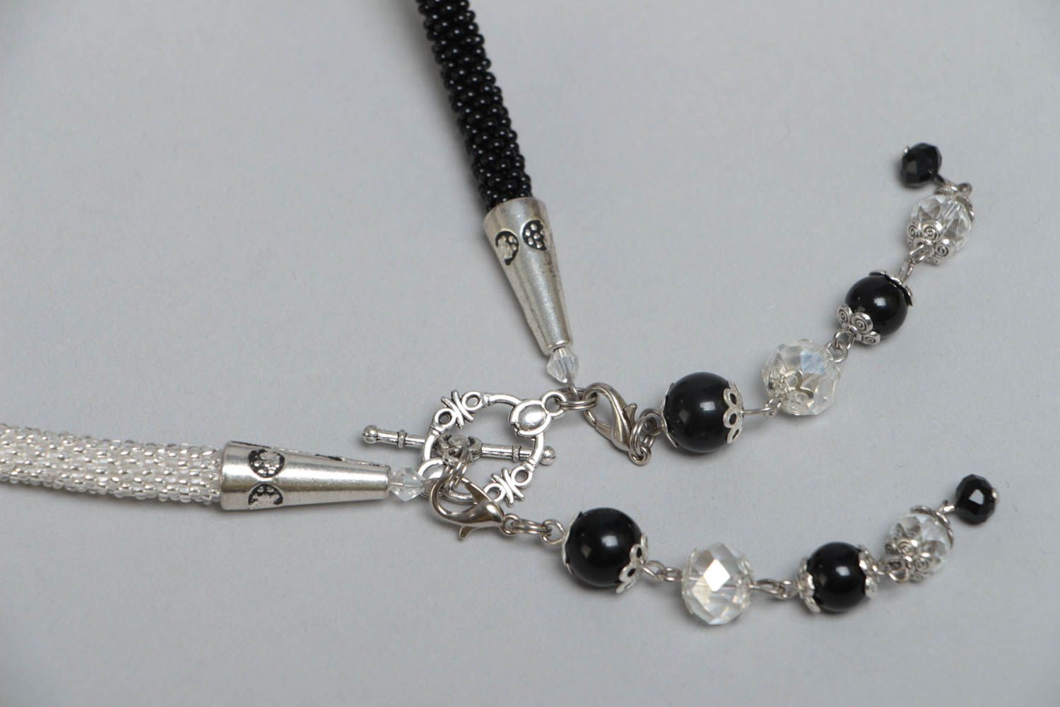 Collier noir et blanc perles de rocaille transformable en ceinture fait main photo 4