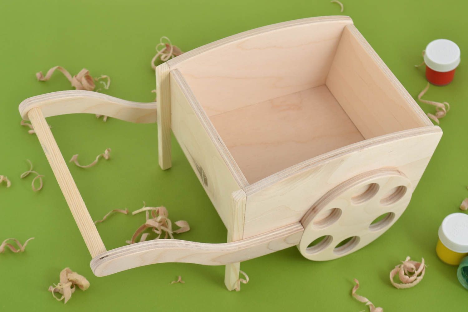 Caja hecha a mano de madera material para manualidades decoración de interior
 foto 1