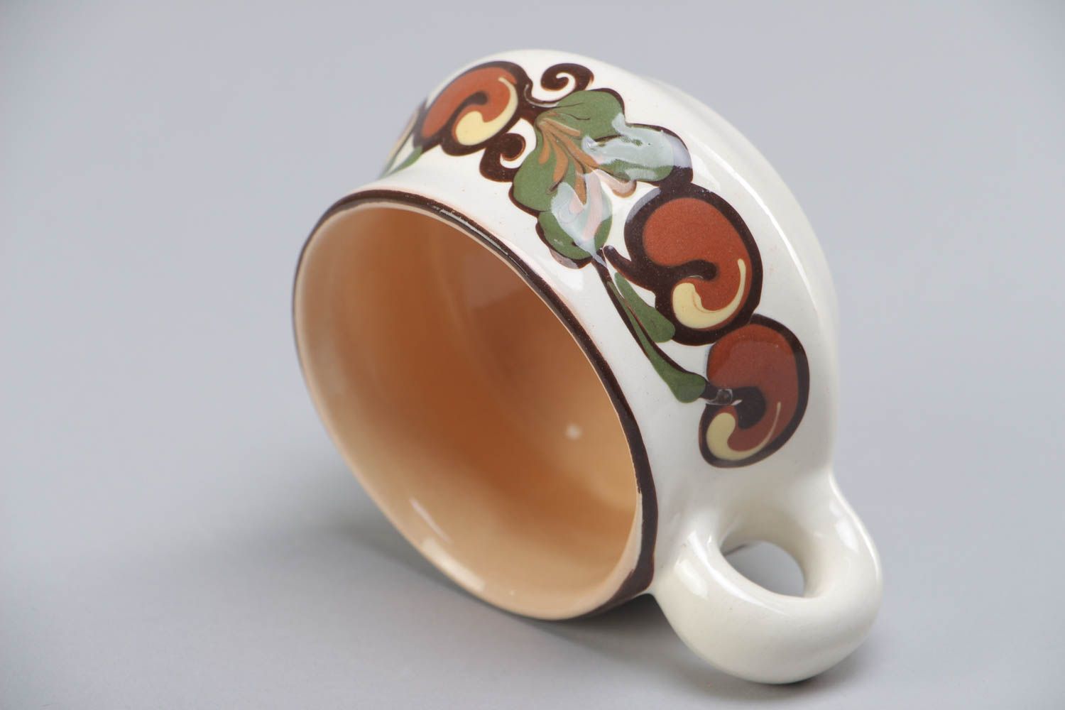 Глиняная чашка с росписью в этно стиле светлая необычная 80 мл ручной работы фото 4