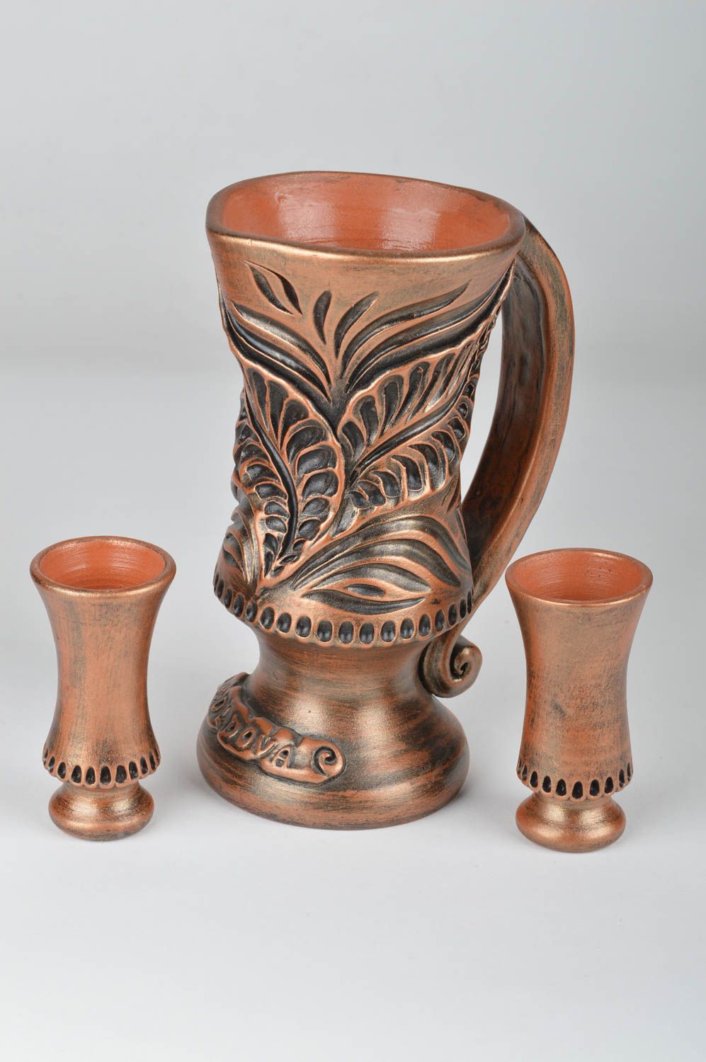 Conjunto de vajilla cerámica artesanal jarro de arcilla de 1 l y dos copas foto 1