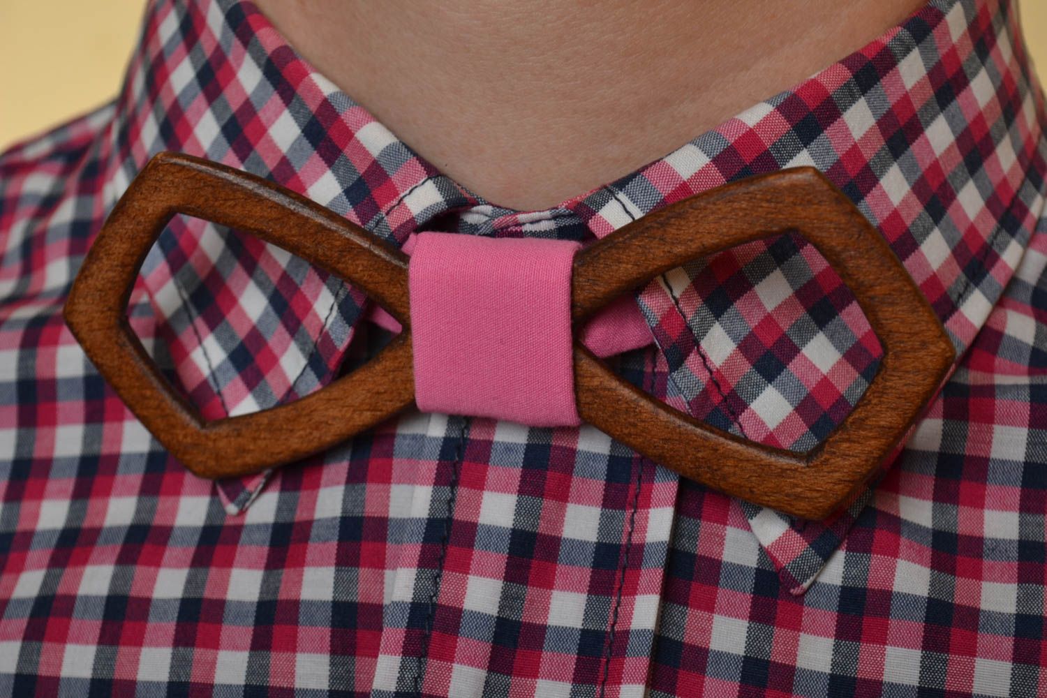 Unusual beautiful handmade designer wooden bow tie with pink insert photo 1