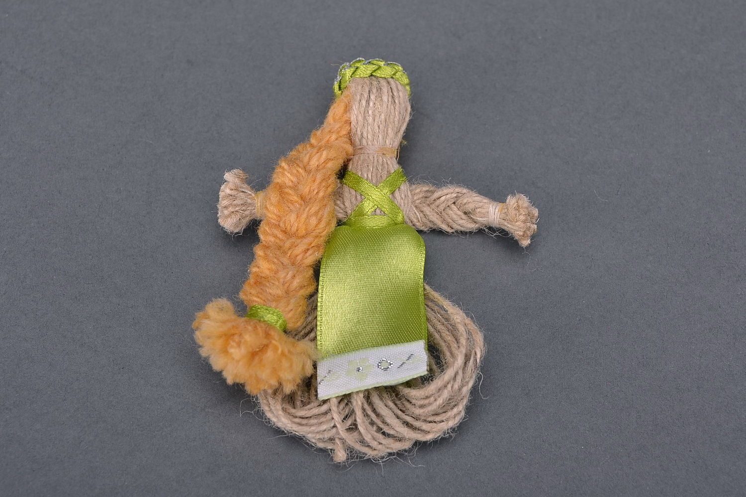 Kuschelige künstlerische Puppe Motanka aus Leinen Wesnjanka foto 1