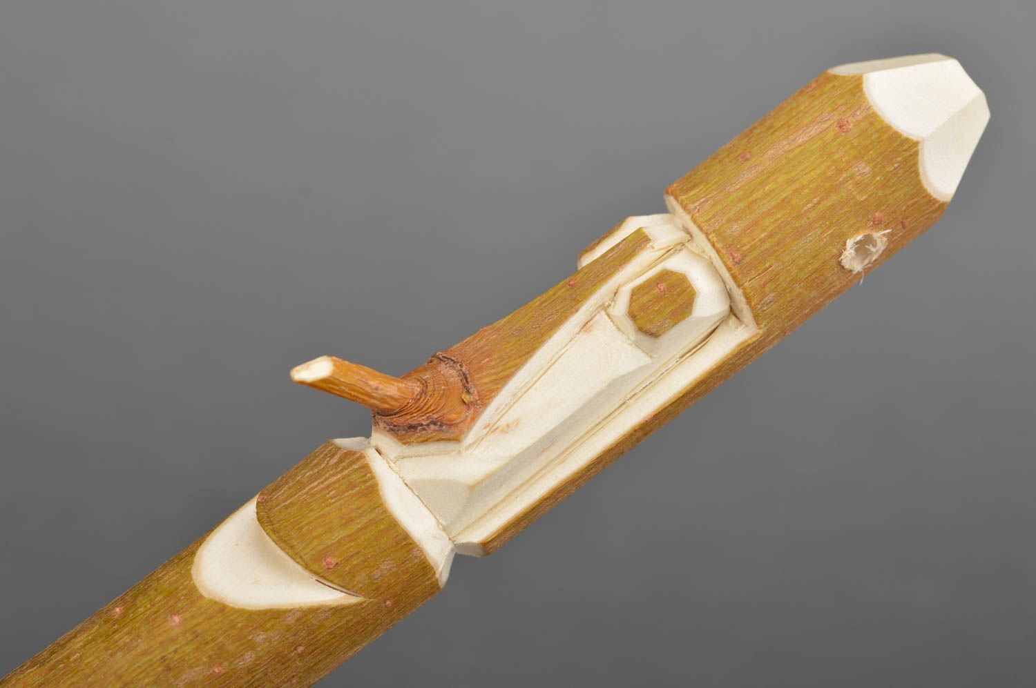 Silbato de madera artesanal tallado de rama de sauce entera original bonito foto 4
