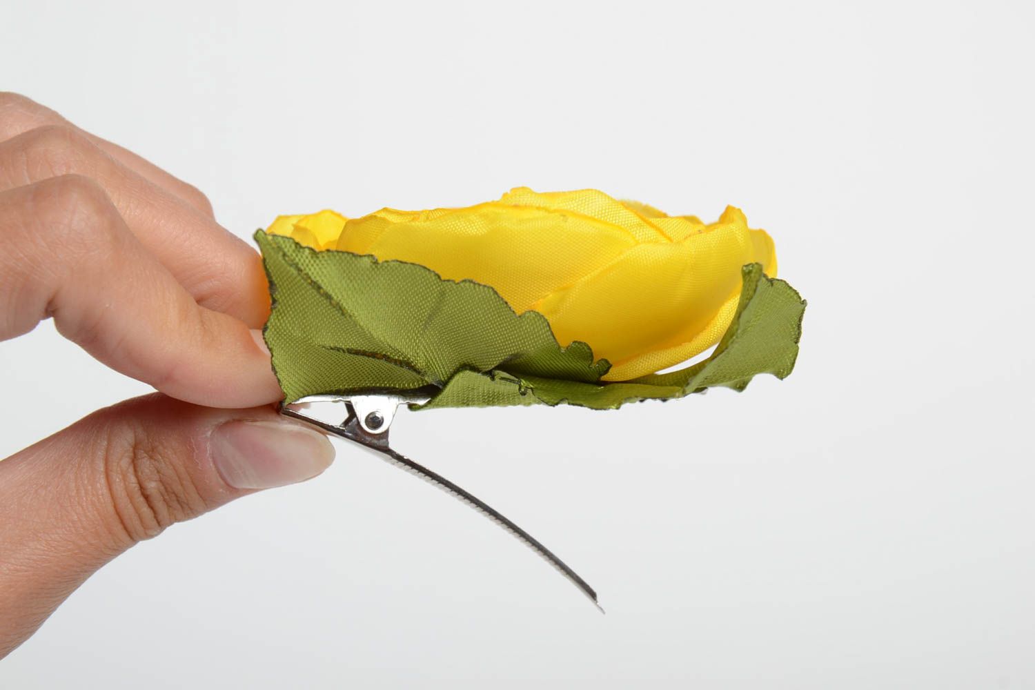 Barrette fleur jaune faite main Accessoire cheveux en tissu Cadeau pour femme photo 4