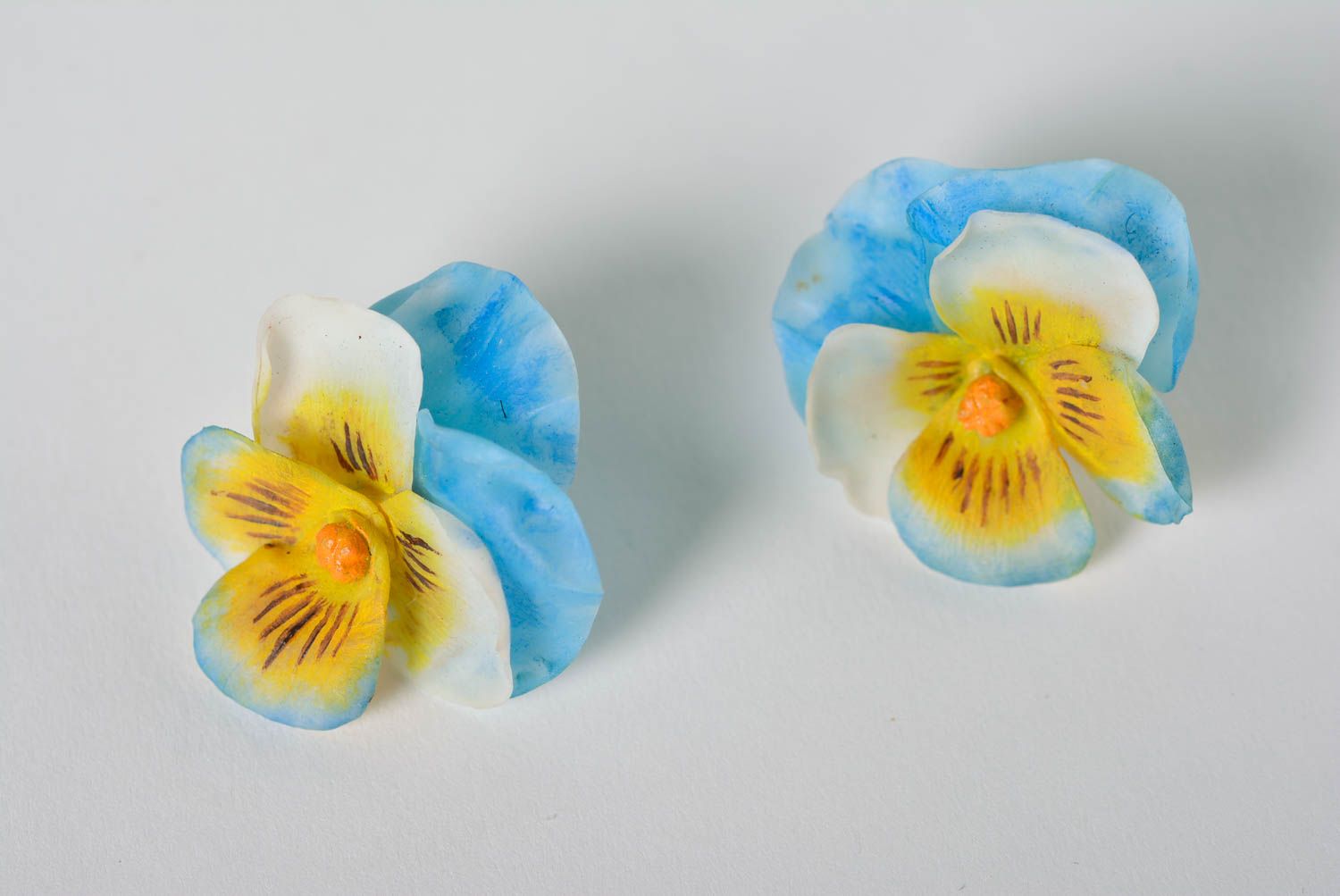 Boucles d'oreilles en pâte polymère faites main originales en forme de fleurs photo 5