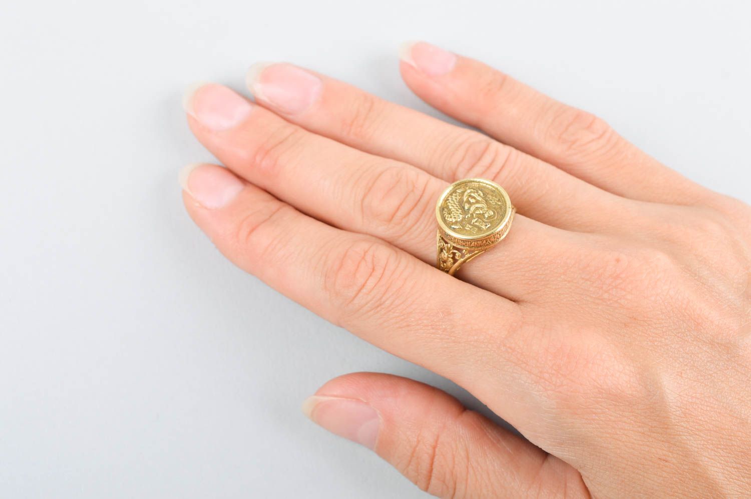 Кольцо ручной работы кольцо из латуни металлическое украшение печать красивая фото 5