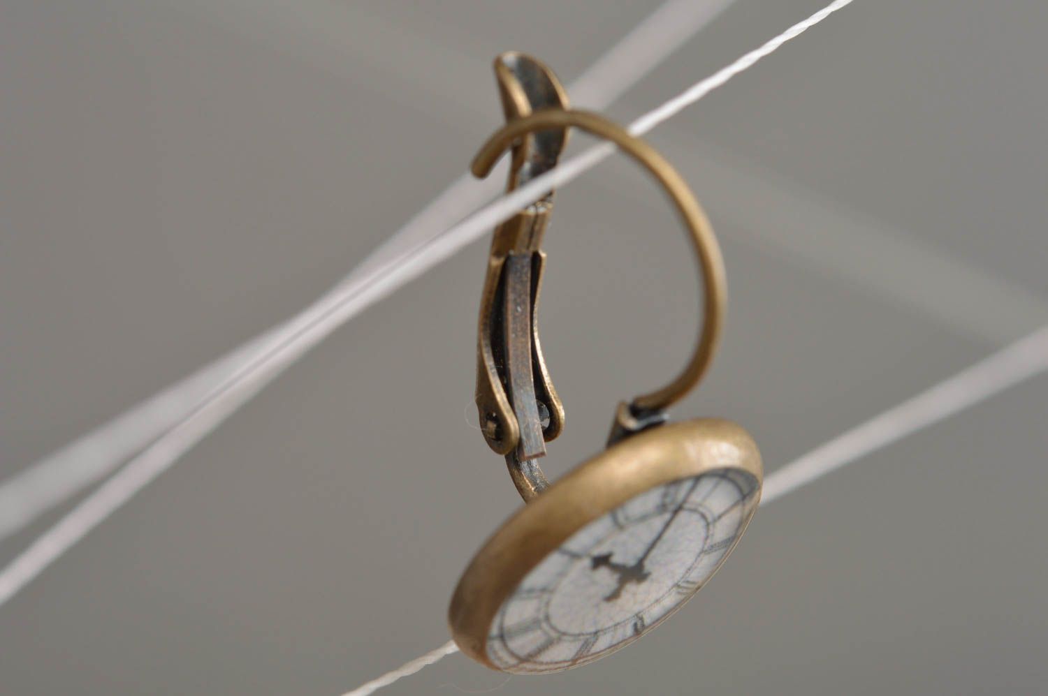 Pendientes artesanales con resina epoxi reloj redondo de moda decoupage  foto 2