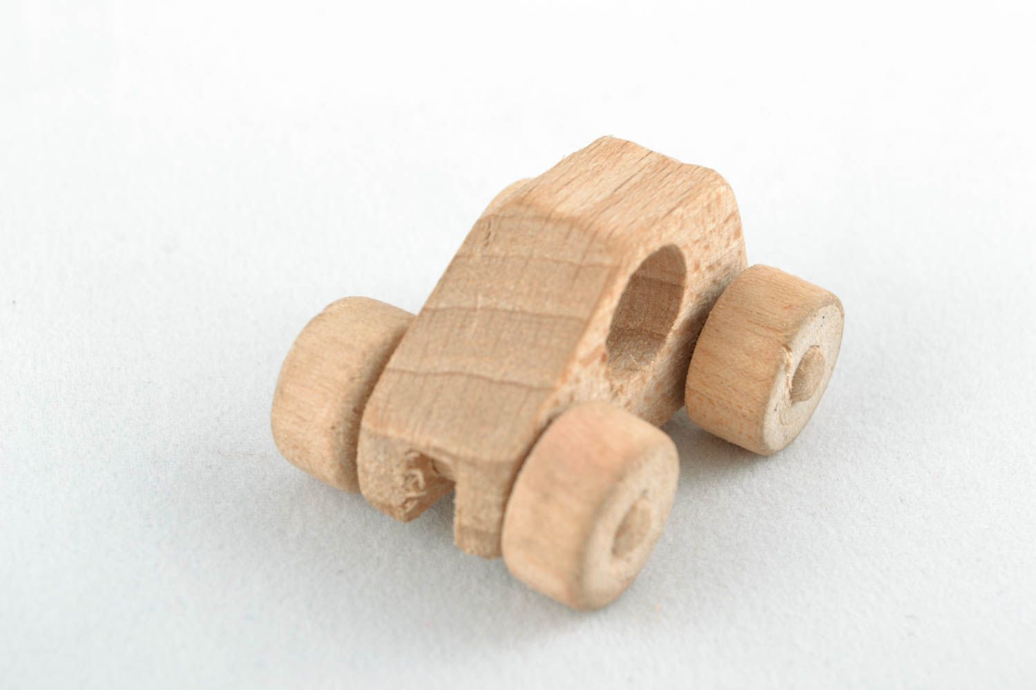 Деревянная игрушка каталка машинка ручной работы  фото 3