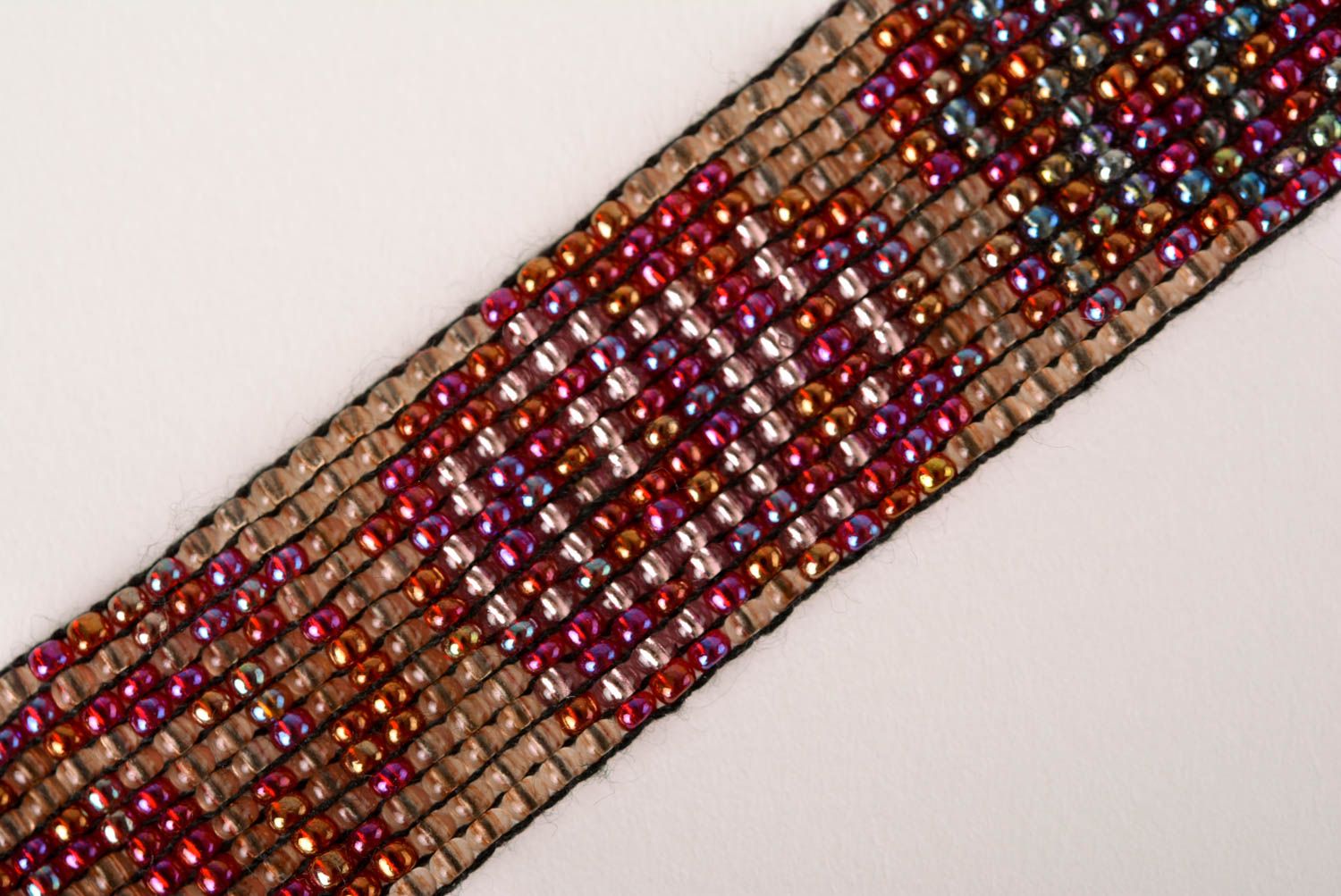 Bracelet perles rocaille Bijou fait main large rouge foncé Accessoire femme photo 3