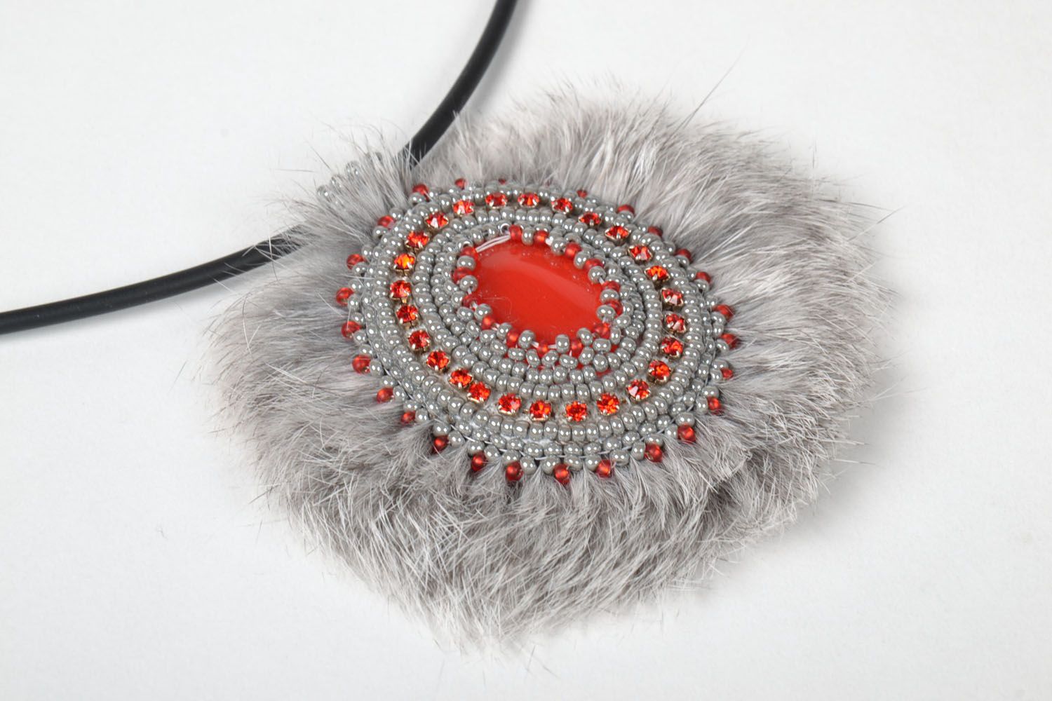 Beaded necklace with fur photo 2