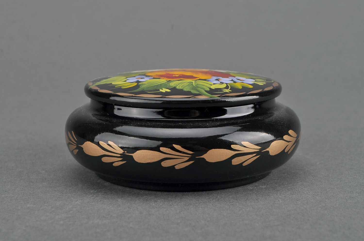 Round wooden box with convex edges Peony and daisies photo 3