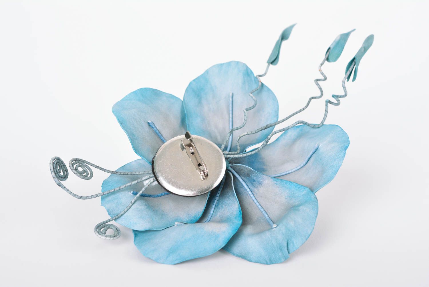 Брошь ручной работы голубой цветок из фоамирана дизайнерское украшение фото 2