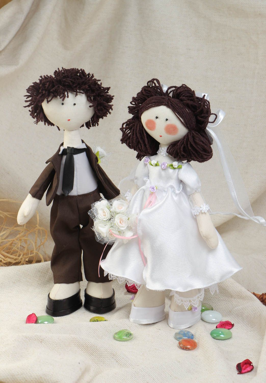 Текстильные куклы в виде жениха и невесты из хлопчатобумажной ткани ручной работы фото 1