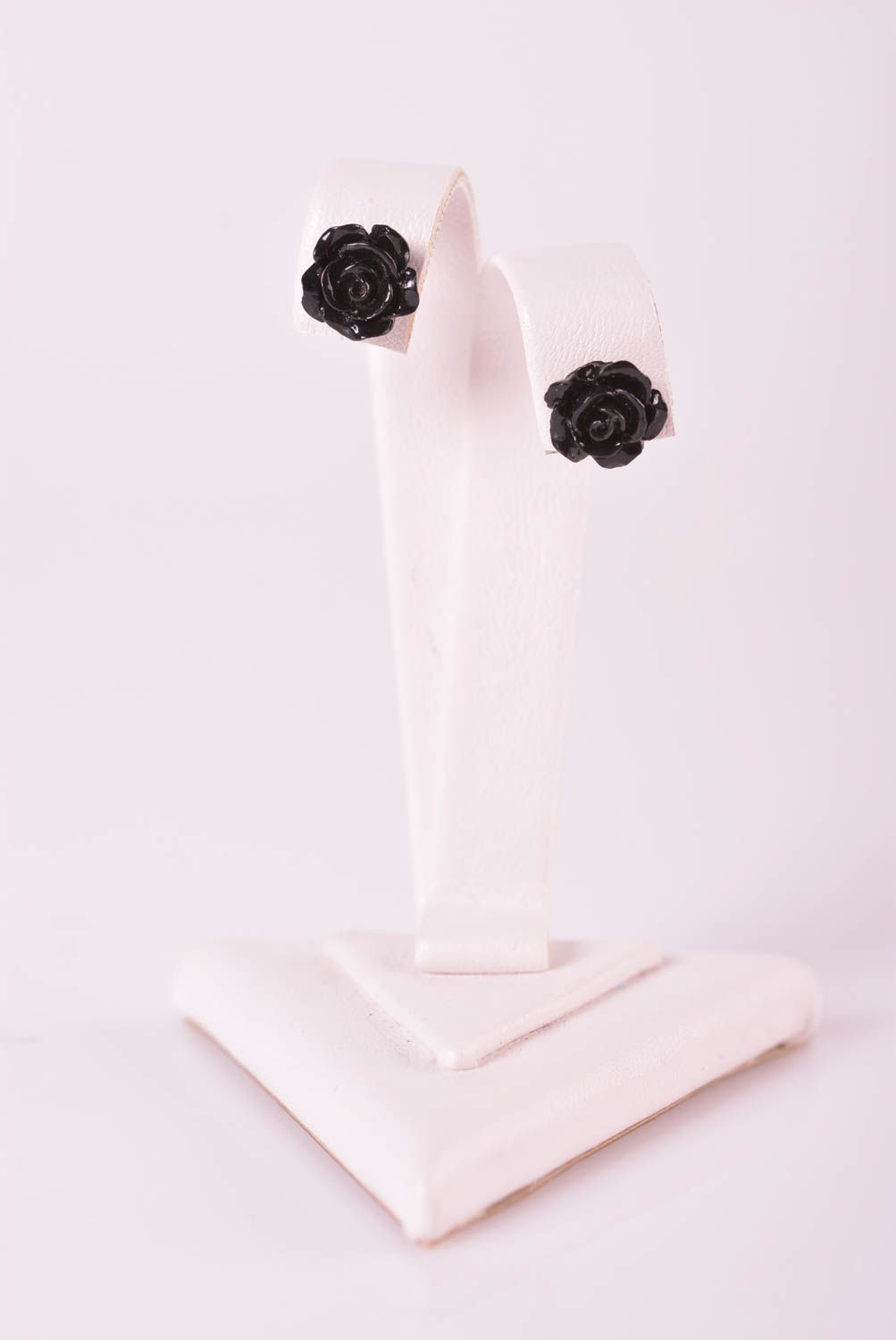 Модные серьги украшение ручной работы серьги клипсы из пластики черные розы фото 1