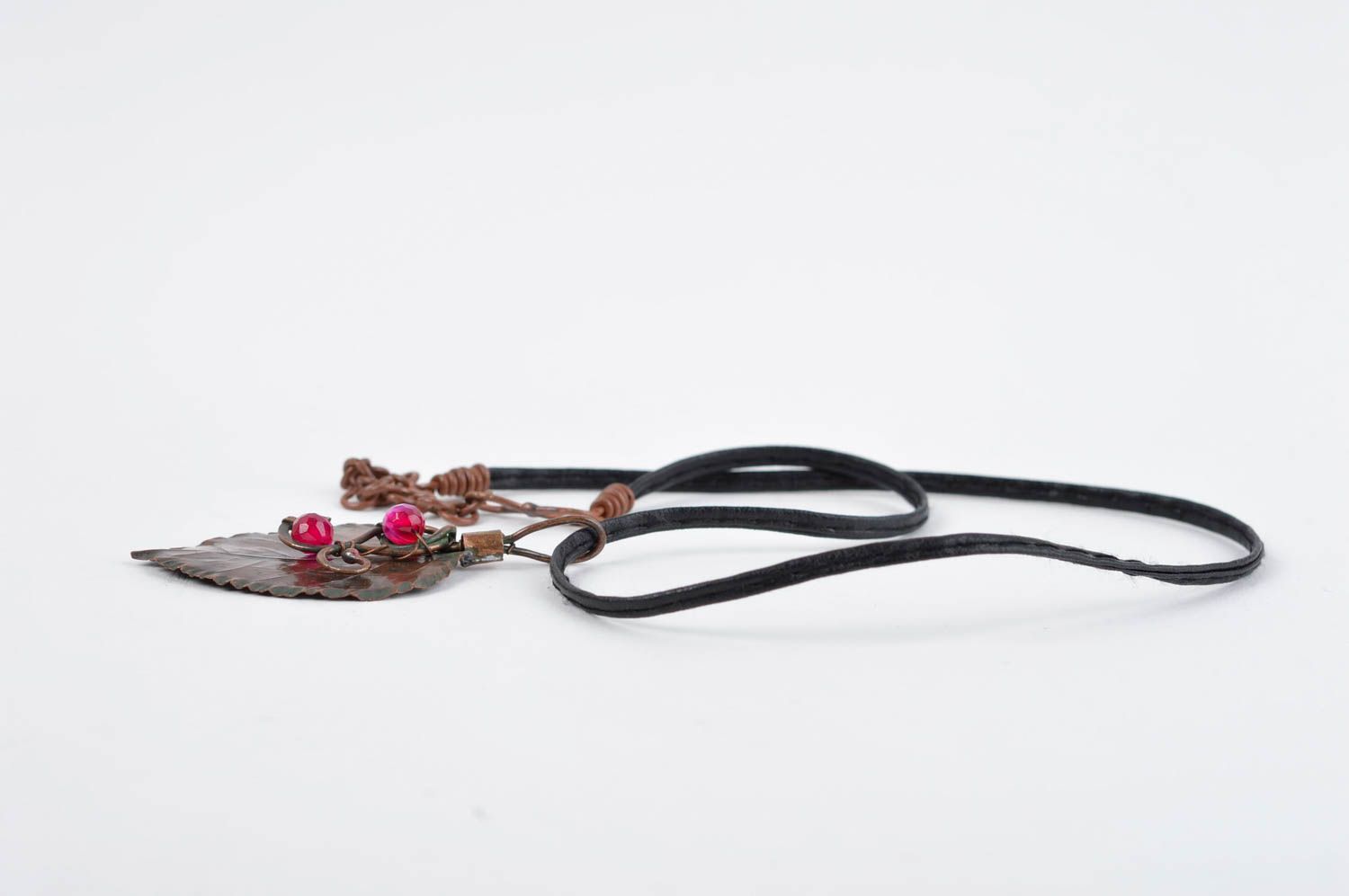 Pendentif en cuivre Bijou fait main avec perles framboise Cadeau pour femme photo 3