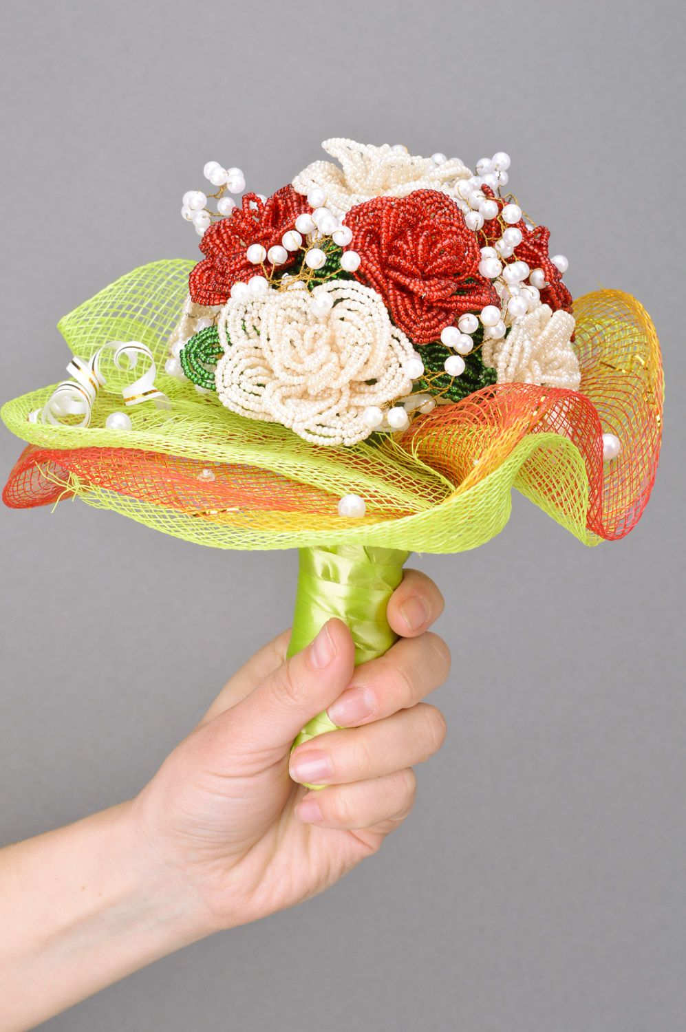 Handgemachter Strauß für Braut zur Hochzeit aus Glasperlen rot und weiß schön  foto 3