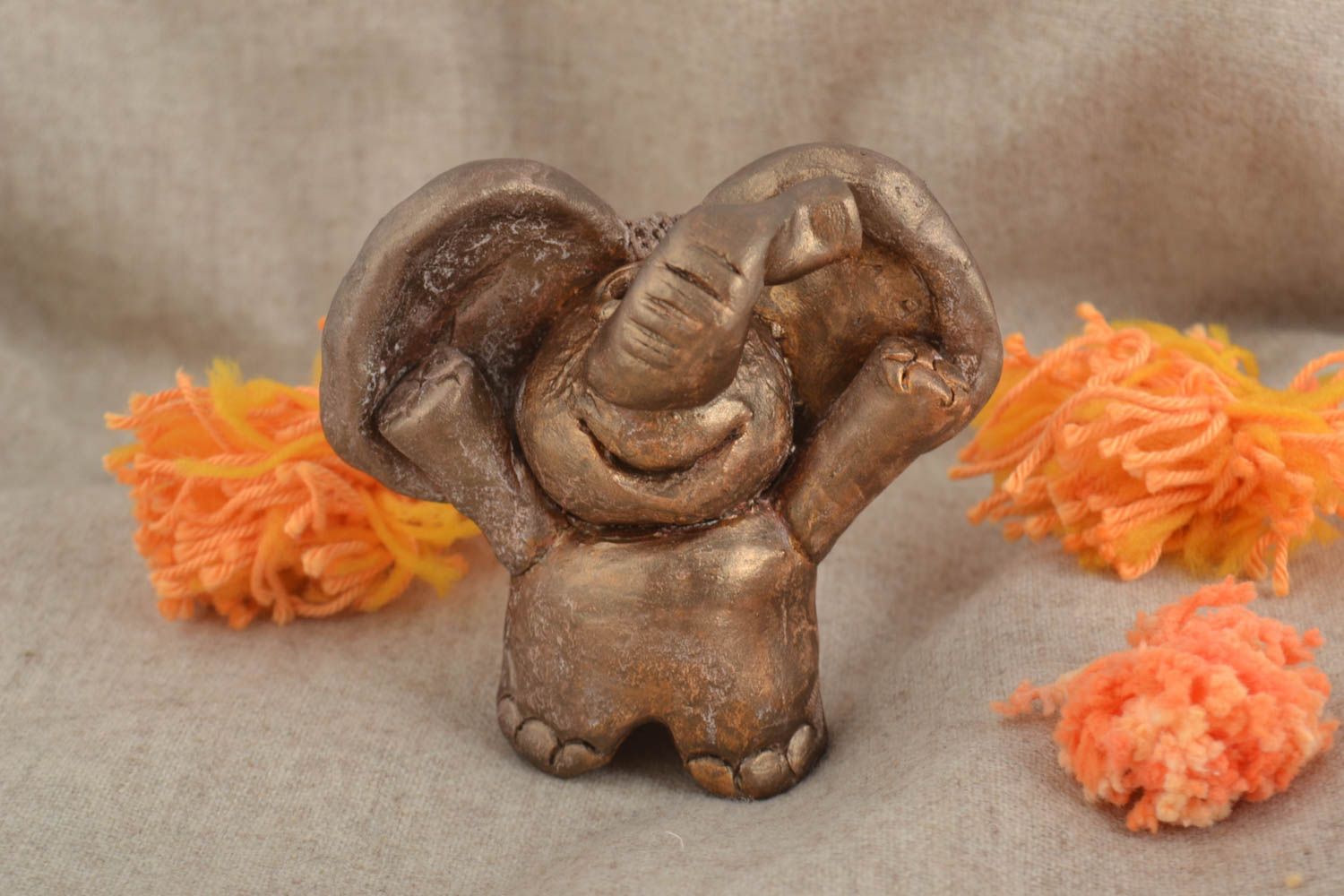 Глиняная статуэтка статуэтка ручной работы фигурка в виде слоника расписная фото 1
