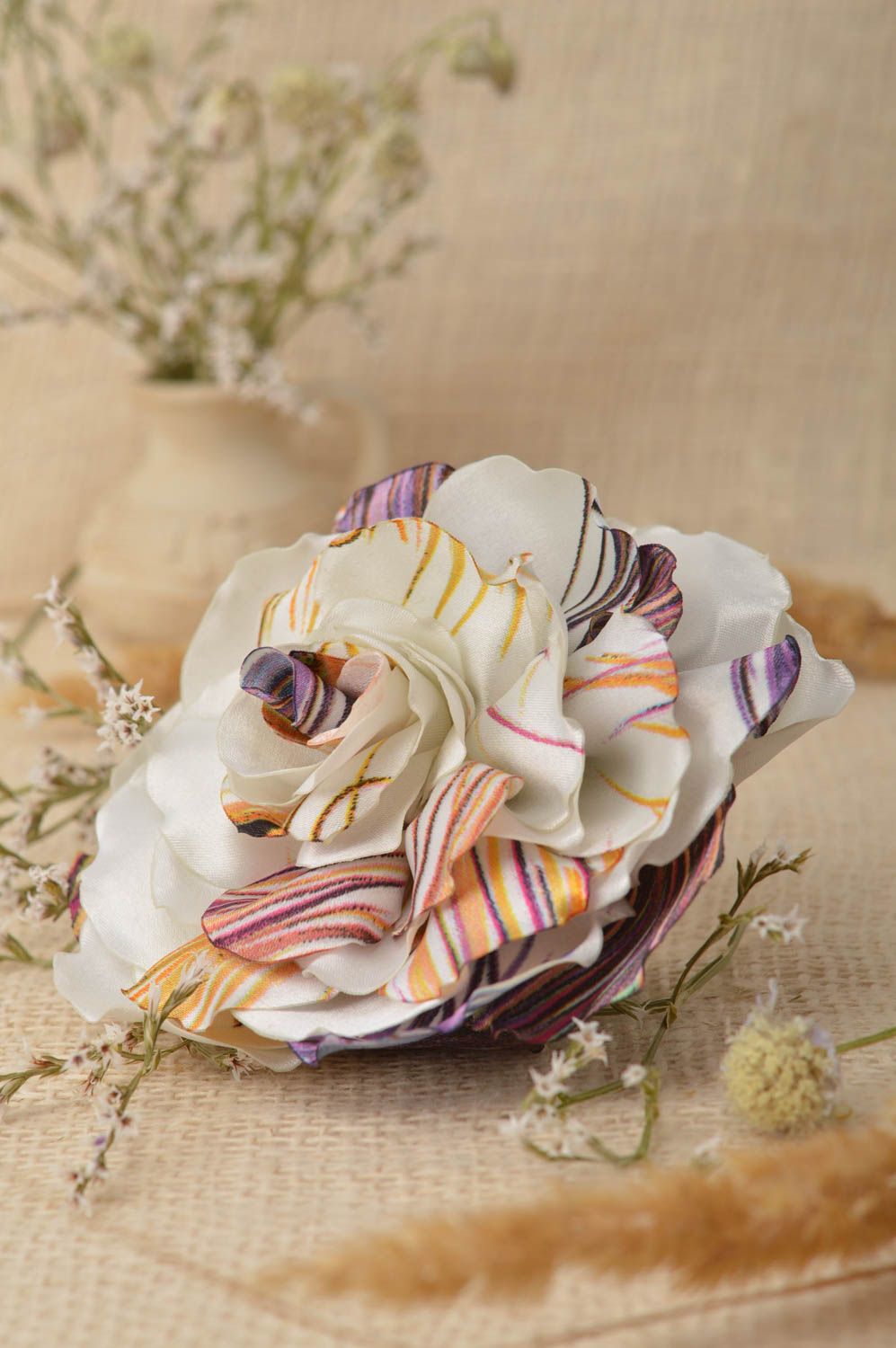Handmade Schmuck Brosche helle Haarspange Blume Haar Accessoires gestreift  foto 1